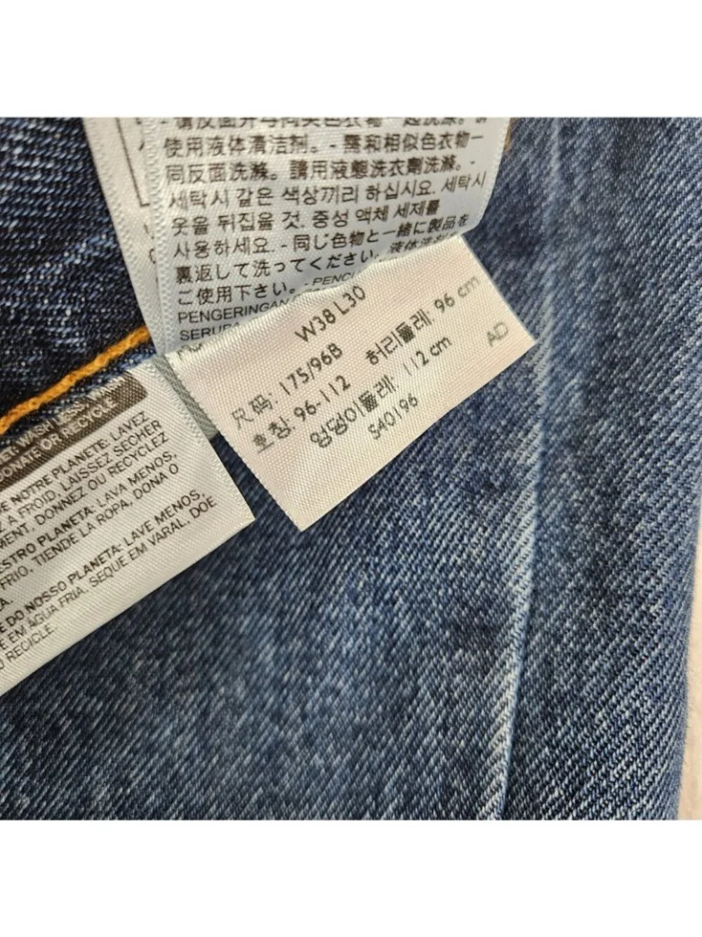 LEVI'S 550 Relaxed Fit Jeans Dark Wash Red Tag Size 38 x 30 Blue Denim Classic